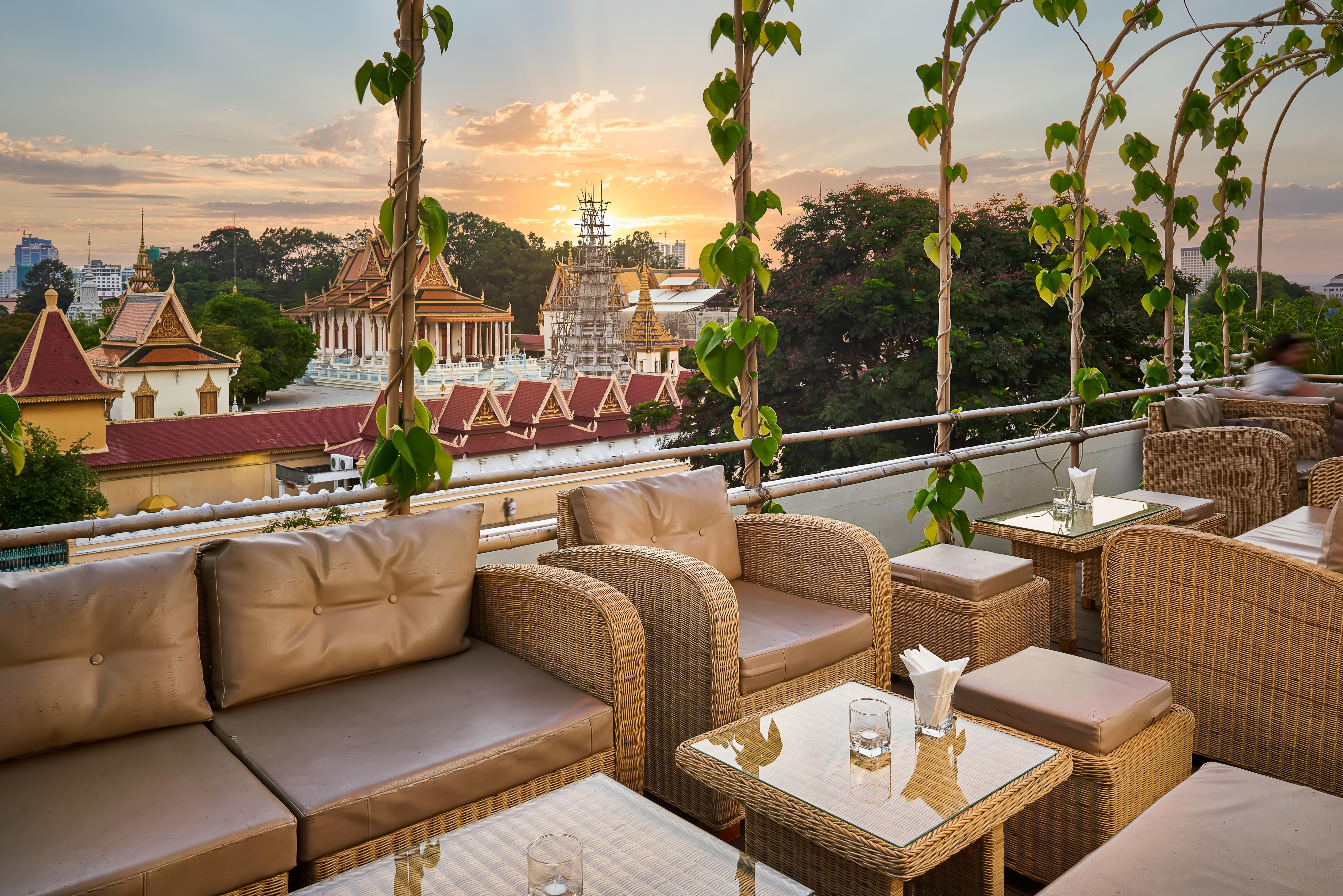 Palace Gate Hotel & Resort By Ehm Phnom Penh Bagian luar foto
